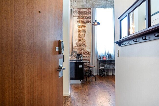 650 Glen Iris Dr NE Unit 30