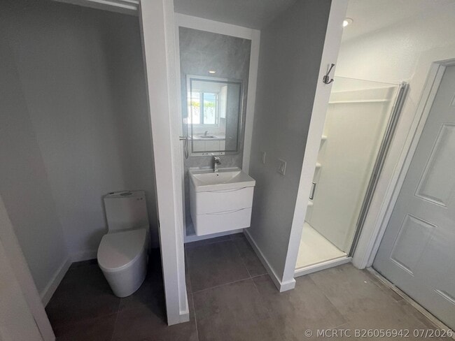 1244 W 27th St