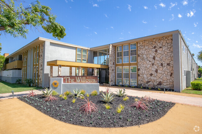 Building Photo - Reseda Continental Apartments