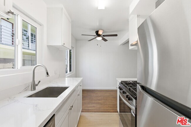 Photo - 4921 Coldwater Canyon Ave Unidad 3