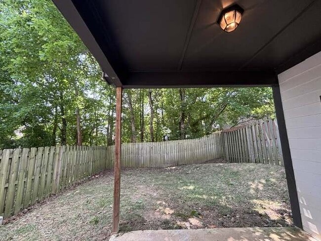 Building Photo - 4 bedroom in gated community w/fenced yard! Rental