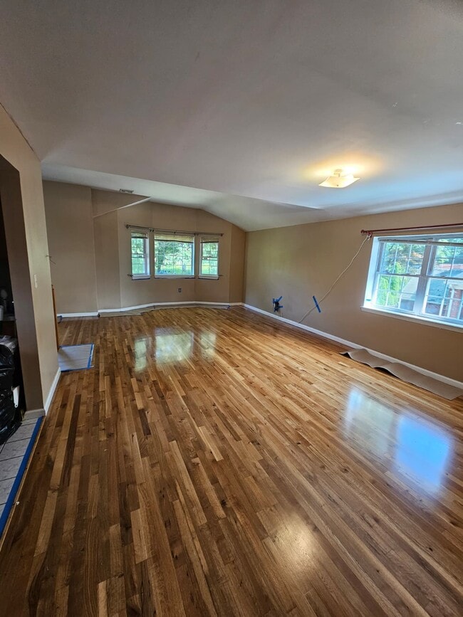 Living Room / Dining Room Area - 2207 Delanoy Ave Unit #2
