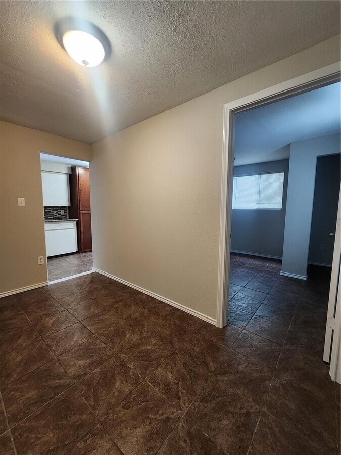 Photo - 221 E Lobit Ave