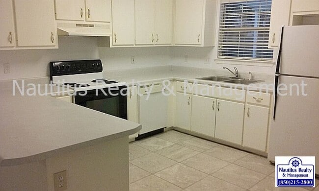 Photo - 911 Ruby Pl