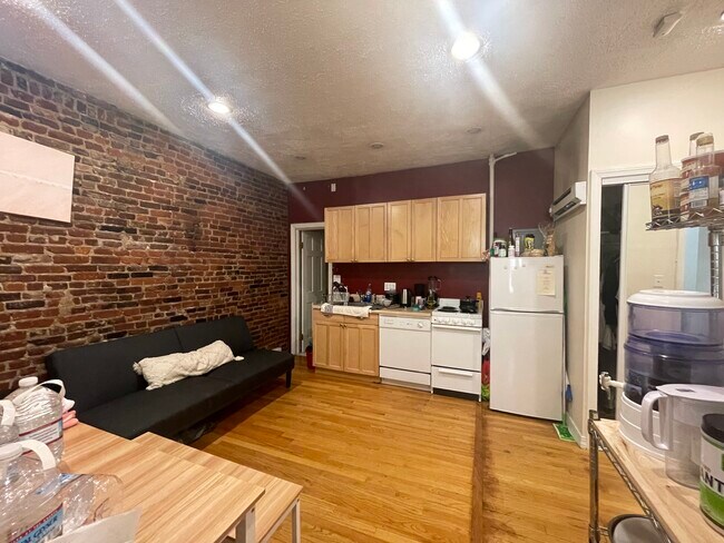 Photo - 43 Anderson St Unit 1