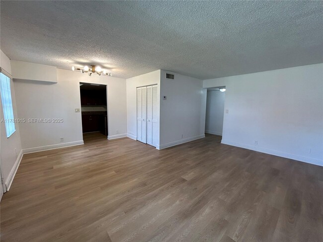 Photo - 1201 SW 50th Ave Unit 105-4