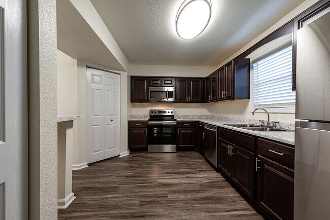 Bridge Pointe Apartments and Townhomes