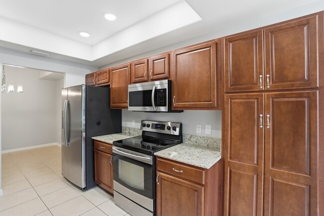 Photo - 1375 Henley St Unidad Apt 403