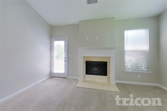 30 Fernwood Ct