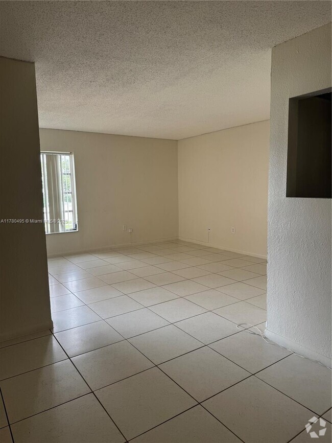 Building Photo - 17650 NW 68th Ave Unit A2009 Rental