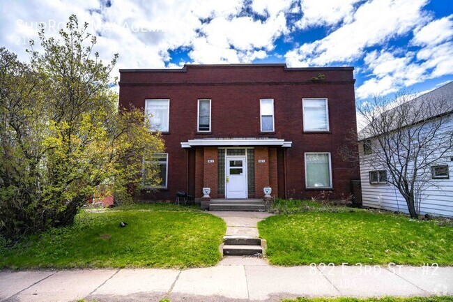 Building Photo - 822 E 3rd St Unit #2 Rental