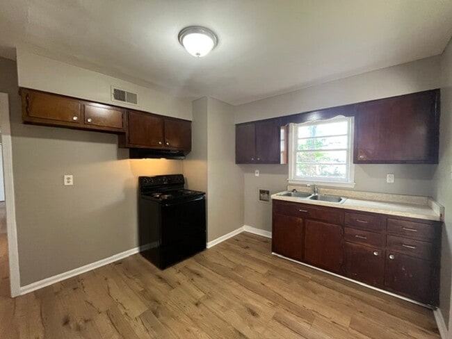 Photo - Renovated 4 Bedroom 1 Bath Home for Rent!