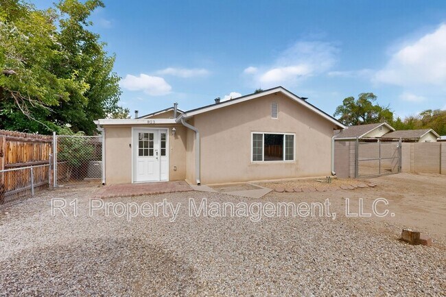 Photo - 823 San Lorenzo Ave NW
