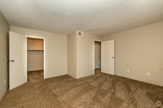 1BR, 1BA - 756SF - Bedroom