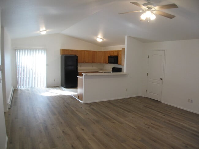 Photo - 404 Broken Arrow Dr