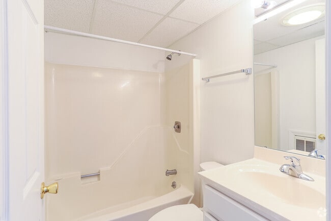 Maple Dr Apts 1BR, 1BA - 390SF