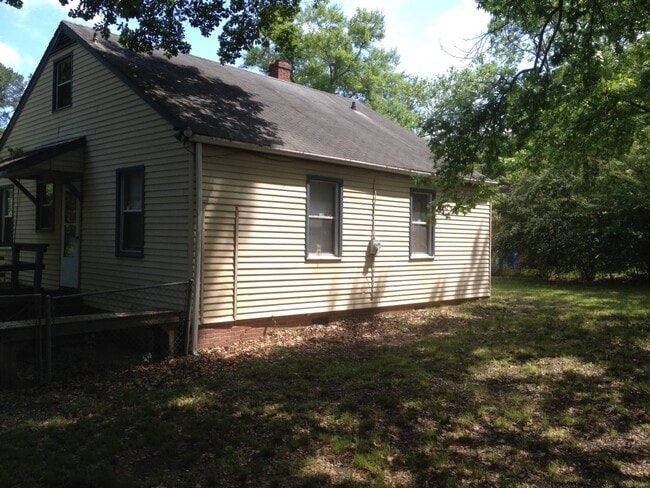 Photo - **AVAILABLE NOW**East Columbus 2 Bedroom / 1 Bathroom Home for Rent***