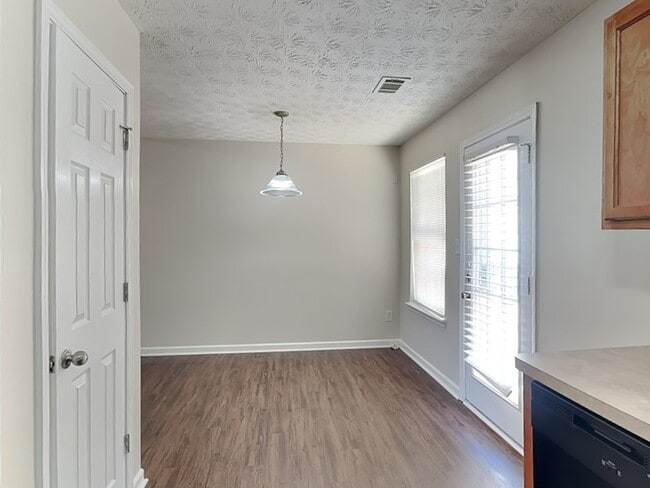 Photo - 1939 Redwood Trace