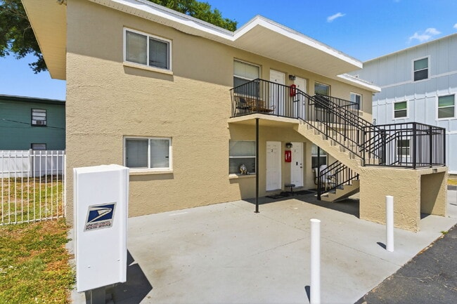 Updated 2-bedroom apartment in St. Petersburg offering 650 square feet of refreshed living space ...