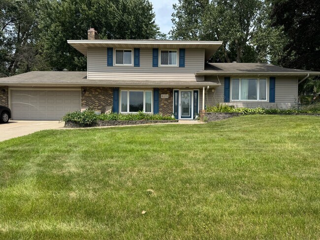 Photo - 8370 Hillside Trail S