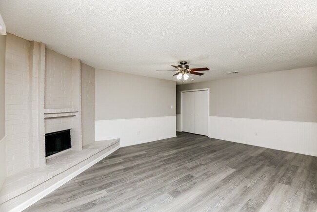 Photo - 2321 Oakside Dr