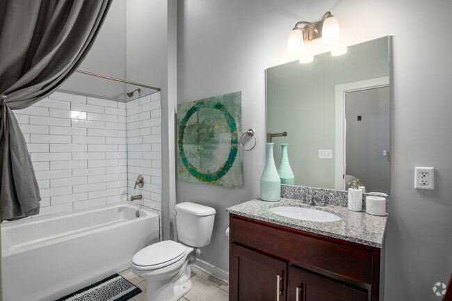Hudson - 1BR, 1BA - 595SF - Bathroom