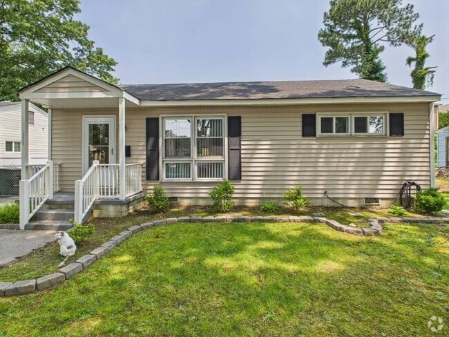 Building Photo - Cozy 2 Bedroom 1 Bathroom Ranch style Home...