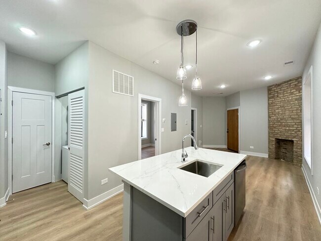 Photo - 451 W Belden Ave Unidad 71