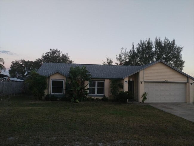 Building Photo - 647 Sagamore Dr