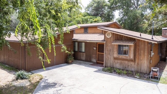Building Photo - St Augustine South - 3BR Home with Firepla...