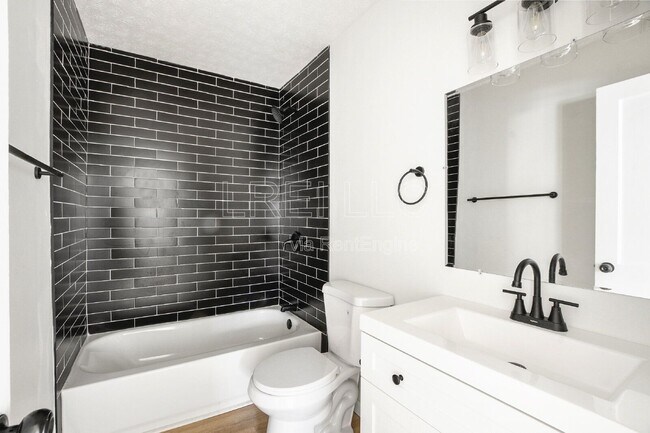 Photo - 320 N 36th St