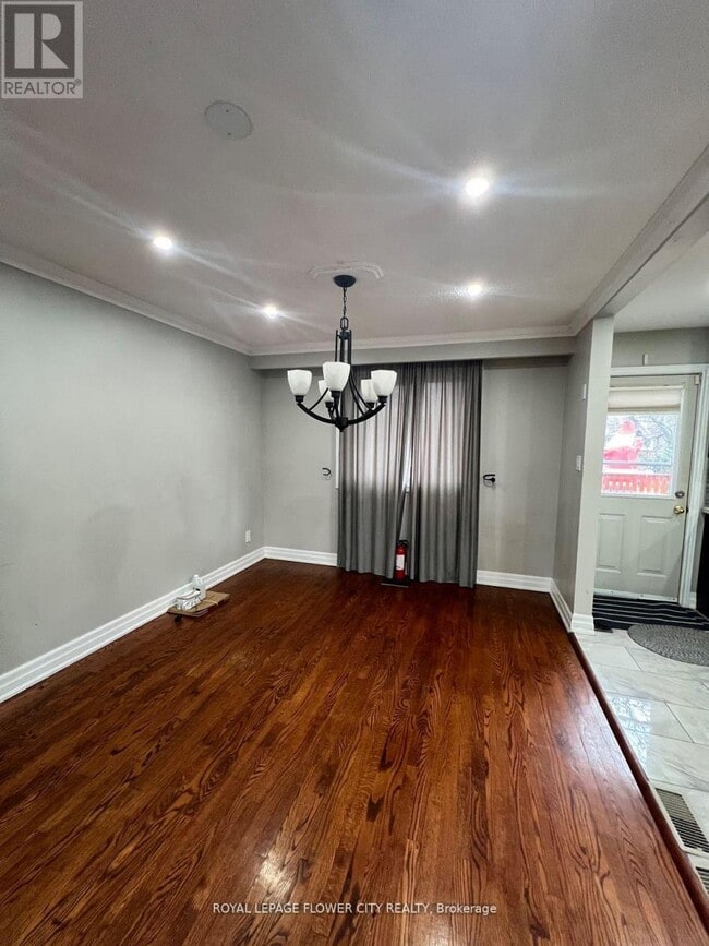 Photo - 157 Elliott St