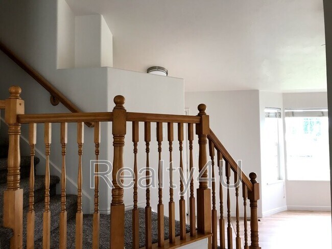 Photo - 941 E 300 N
