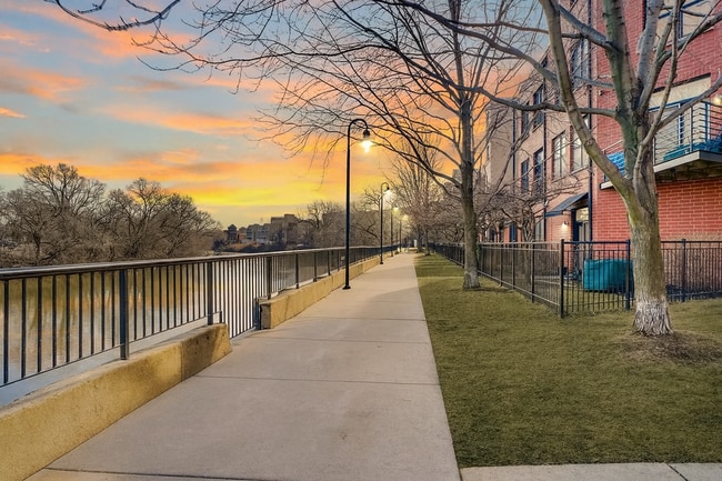 Photo - 2911 N Western Ave Unidad 301