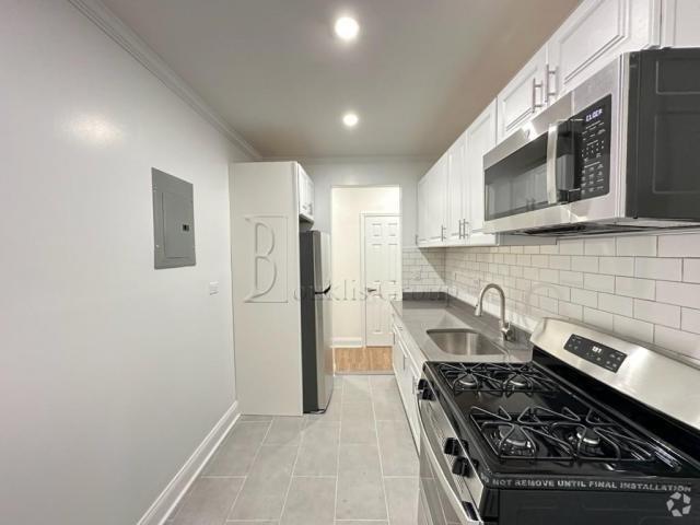 Building Photo - 1 bedroom in ASTORIA NY 11103 Unit 1JJ Rental