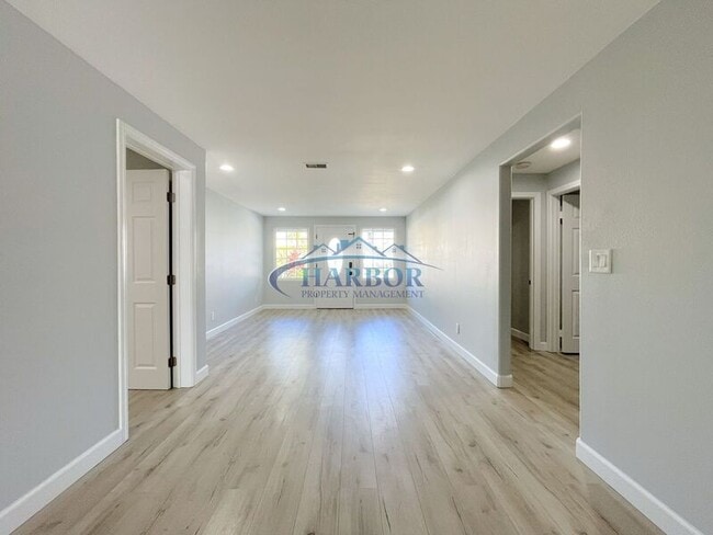 Photo - 969 W Oliver St