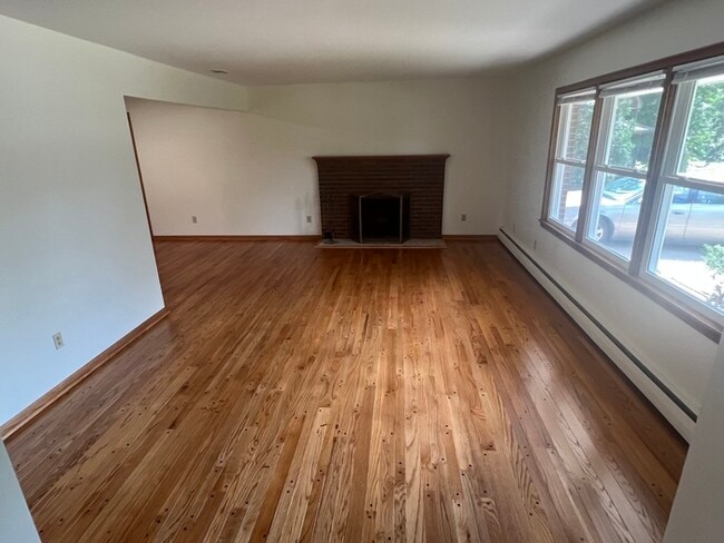 Photo - 1643 Stanbridge Ave House