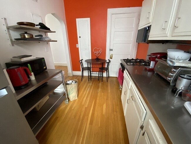 Photo - 1060 Beacon St Unidad 15