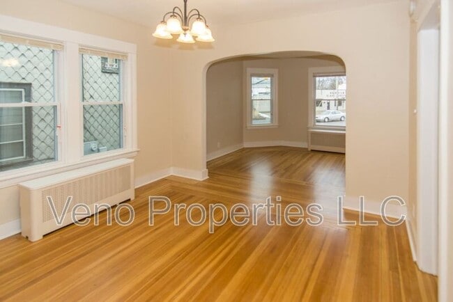 Photo - 305 Altamont Ave