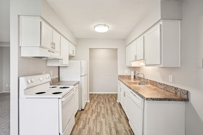 Building Photo - Hillcrest Club Apartments