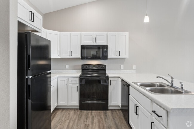 1BR, 1BA, Den - 900SF - Kitchen
