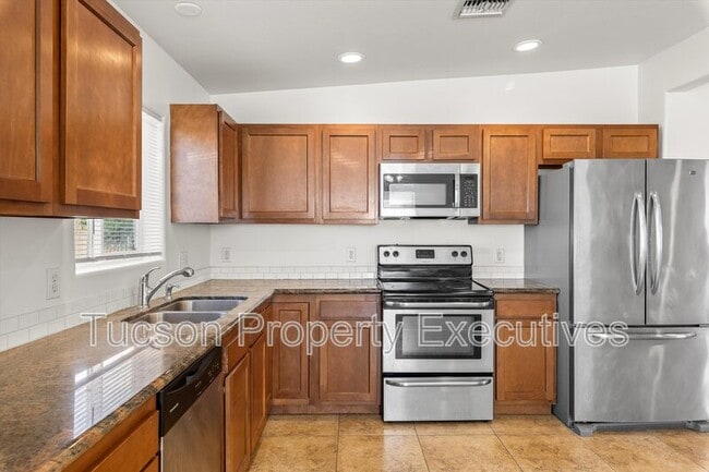 Photo - 227 E Waverly St