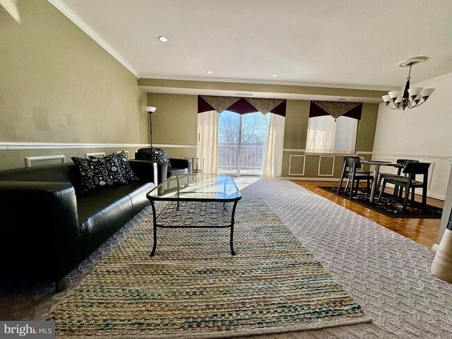 Building Photo - 1637 Oakwood Dr Unit S410