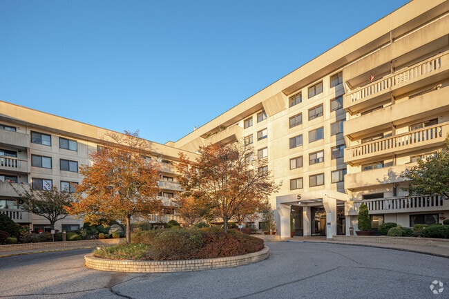 Photo - Elmwood Park Condominium II