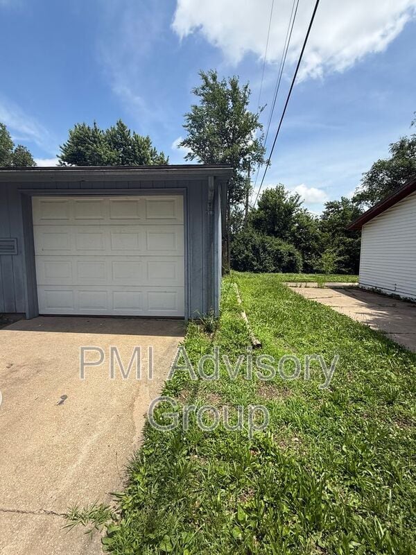 Photo - 6604 Meadowdale Dr