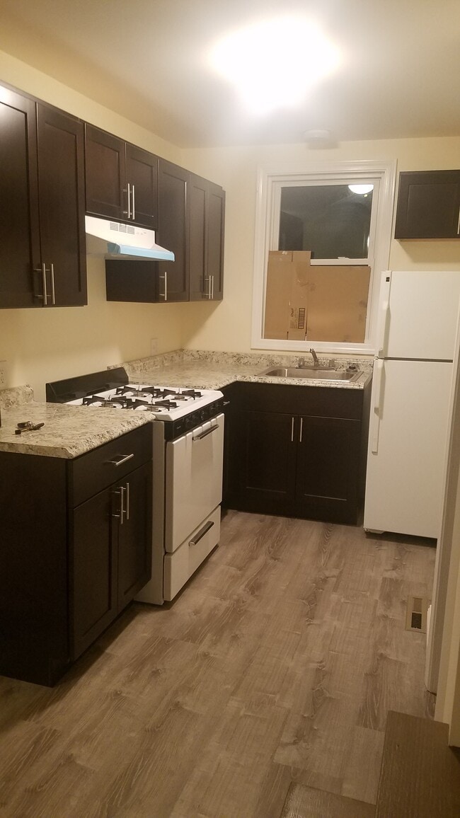 Kitchen - 100 Smith St Unit 1st Floor