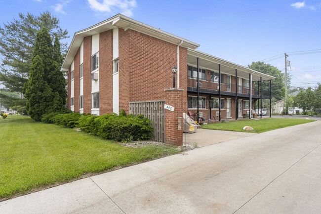 Building Photo - 426 Oak St Unit 446 7