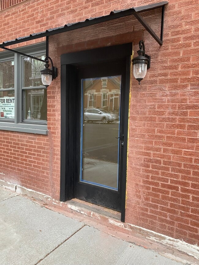 3 Bedroom private Entrance - 1925 W Armitage Ave