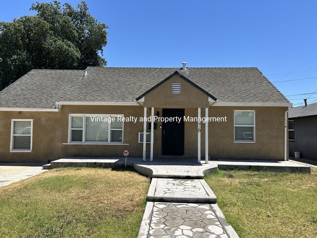 Building Photo - New On The Rental Market This Nice Single Story 3 Bedroom Home!!!