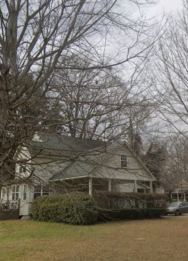 Photo - 131 E 5th St